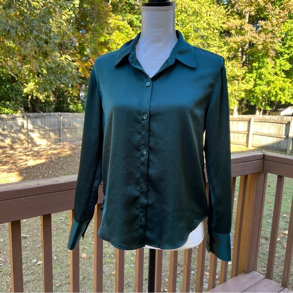 Abercrombie & Fitch Tops - Abercrombie and Fitch size small green satin blouse